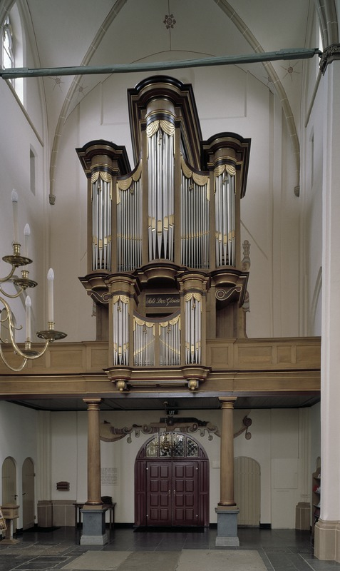 Nieuwbouworgel van Flentrop uit 1974 (met een orgelkas uit 1855 van François-Bernard Loret) in de Grote of Andreaskerk (Hattem)