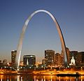 La Gateway Arch de nuit.