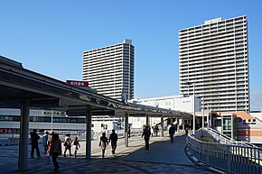 Станция Takatsuki Station (Osaka)[англ.] и Актаморе