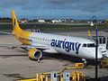 Embraer 195 Aurigny na lotnisku Guernsey