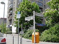 La cruïlla entre Wilhelmstraße i Voßstraße actualment, ocupada per un edifici d'habitatges i un restaurant xinès.