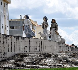 Monument aux petits bergers de Fátima, au rond-point sud et l'avenue qui leur est dédiée.