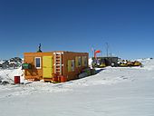 L'observatoire volcanologique du mont Erebus en Antarctique.