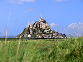 Le mont vu depuis la grève.