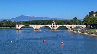 Ruine der Pont Saint-Bénézet bei Avignon