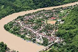 Il villaggio di Nong Khiaw ripreso dall'alto