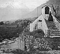 Reste eines römischen Brückenkopfes bei Algund im Vinschgau, darüber gebaut ein neuzeitlicher Bildstock (Fotografie um 1900)