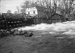 Bron vid utloppet 1912 med gästgiveriet