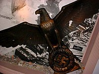 Una àguila de bronze nazi de la Nova cancelleria del Reich en exhibició al Museu Imperial de la Guerra britànic.