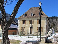 Une maison près de l'église (le presbytère).