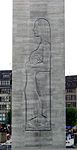 Hamburger Ehrenmal: Trauernde Mutter mit Kind, Relief (1931, Rekonstruktion 1949)