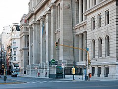 Tribunales station entrance