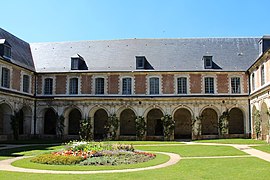 Le cloître.