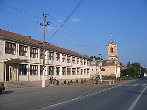 Școala și biserica romano-catolică din Lovrin