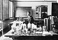 Hirohito in laboratorio nel 1950