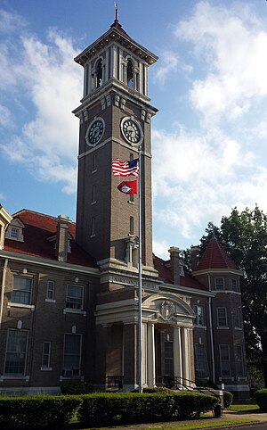 Monroe County Courthouse in Clarendon