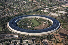 Apple Park в Купертино, архитектор Норман Фостер, 2017