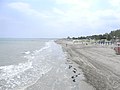 Südlicher Strandabschnitt von Lido di Volano, von der Seebrücke aus gesehen.