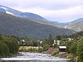 Hovet is located on the border of national park Hallingskarvet, a huge mountainous area. The river Storåni is filled with melting water from the Hallingskarvet mountains, streaming into the Hallingdalselva, into the direction of Oslo.