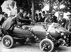 La Jamais contente franchit les 100 km/h, en 1899.