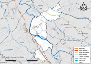 Carte en couleur présentant le réseau hydrographique de la commune