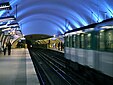 La station Gambetta sur la ligne 3 du métro de Paris, avec au fond l’ancienne station Martin Nadaud.