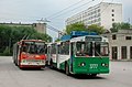 Тролейбус Ikarus (от ляво)