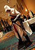 Cosplay d'Altaïr ibn-La'Ahad.