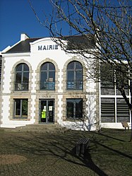 The town hall in Pluvigner