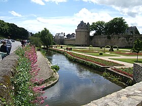 La Rivière de Marle (ou de Vannes) et la tour.