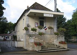 Balai kota Gurcy-le-Châtel.