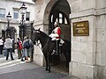 Un Horse Guards montant la garde.