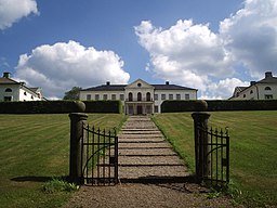 Näs slott, museum, sett från grinden, i juli 2006.