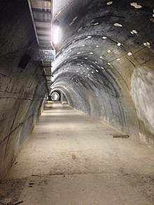 Stollen mit Betonverschalung, halbovalförmig, ca. 6 m breit, ca. 8 m hoch