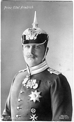 Eitel Frigyes porosz királyi herceg tiszti Pickehaube sisakban.