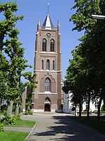 Kerktoren met hoekpinakels