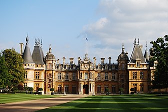 Waddesdon Manor à Waddesdon (Royaume-Uni), propriété de la famille Rothschild, 1874.