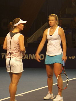 Koryttseva (li) met dubbelspelpartner Vera Doesjevina (Luxemburg 2008)