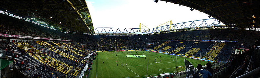 Vista panorámica del interior del Signal Iduna Park.