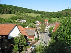 Nüstenbach mit seiner Dorfkirche Nüstenbach