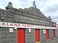 Die Granit-Fassade des Merkland Stand