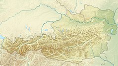 Mapa konturowa Austrii, w centrum znajduje się czarny trójkącik z opisem „Totes Gebirge”