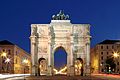 Siegestor (Munich, Alemaña), llevantáu nel sieglu XIX n'honor del exércitu bávaru. Destruyíu na Segunda Guerra Mundial y reconstruyíu, tien una inscripción (Dem Sieg geweiht, vom Krieg zerstört, zum Frieden mahnend) que recuerda que la paz ye la única solución.