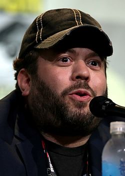 Dan Fogler puhumassa Kalifornian San Diego Comic-Con Internationalissa vuonna 2016.