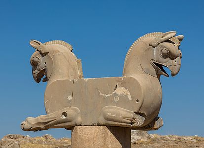 Capitel de columna amb pròtoms de grifs (vía procesional)