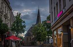 Gågata med Reformationskirche i bakgrunden