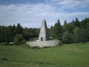 Monumento a las batallas en el paso de Duklja .