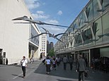 Quetzalcoatlus modelos en South Bank, creados por Mark P. Witton para o 350 aniversario da Royal Society, 2010