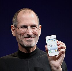 Steve Jobs ja iPhone 4 vuonna 2010.