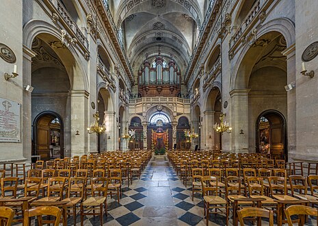 Vers l'entrée et l'orgue de tribune.